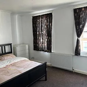 Cozy And Peaceful London